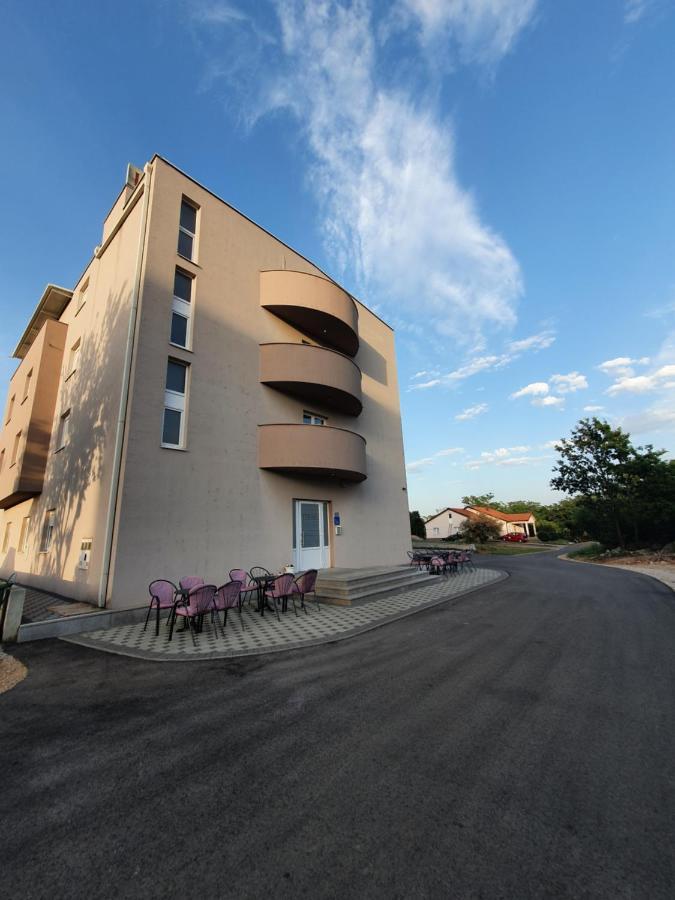 Hotel Luburic เมจูโกเรีย ภายนอก รูปภาพ